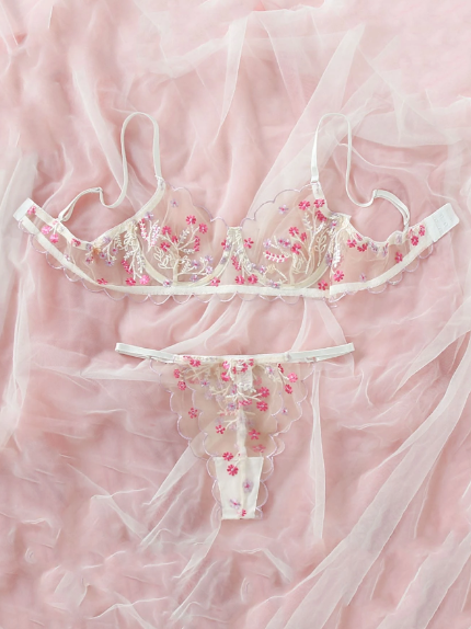 Set transparente con estampado floral