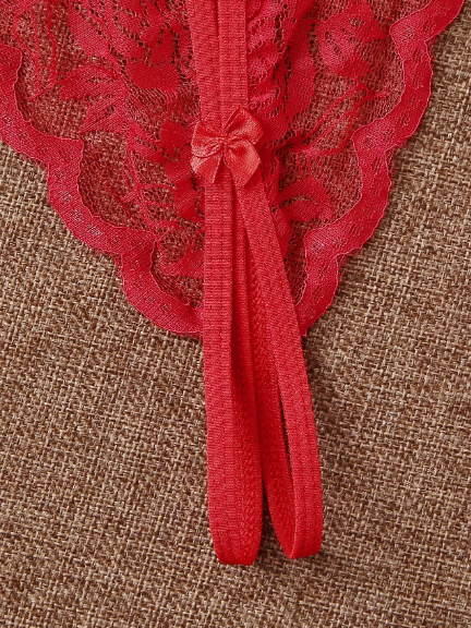Tanga con encaje con abertura